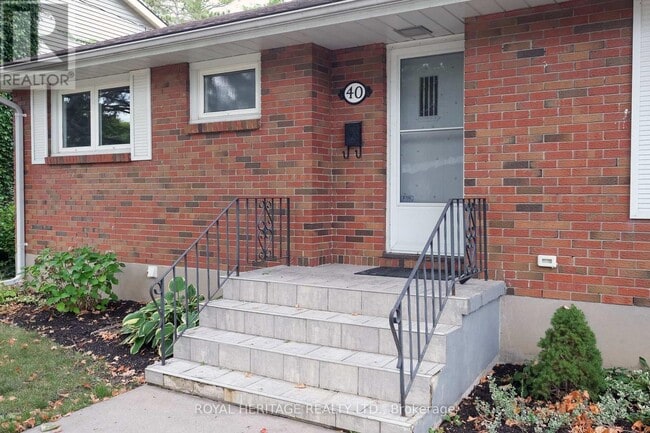 Photo du bâtiment - 40 Rosewood Ave