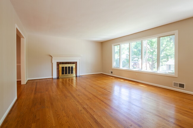 Building Photo - 3920 N Woodstock St