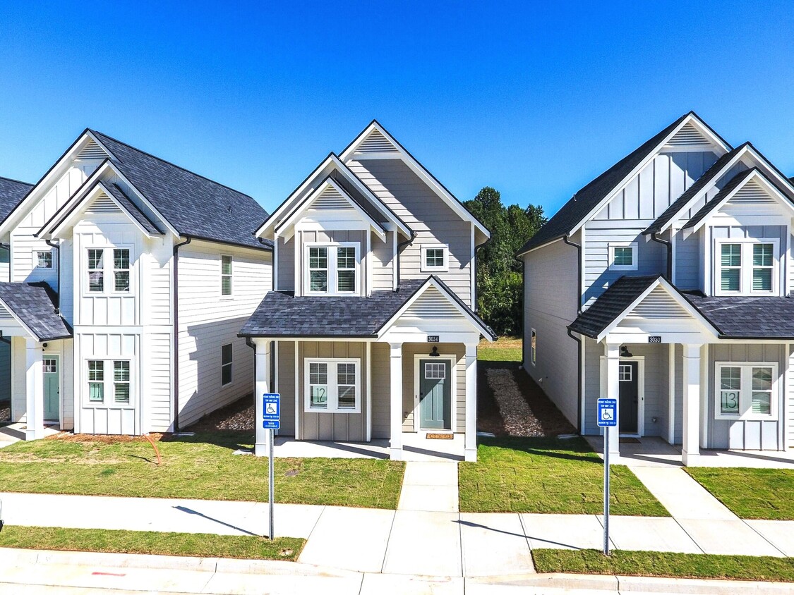 Oakwood Commons By Stella Homes Houses for Rent Gainesville, GA