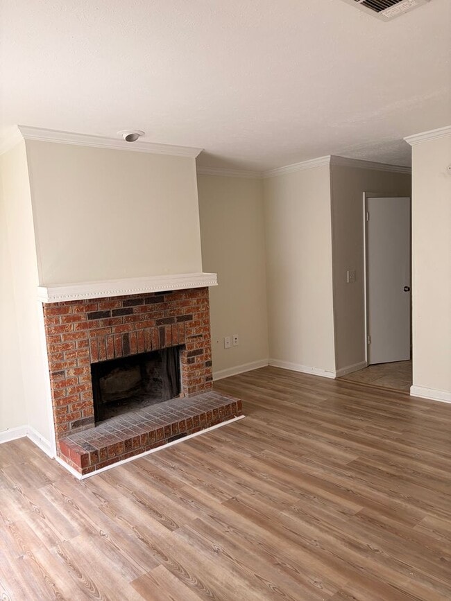 Photo - 905 Whitworth St Apartment