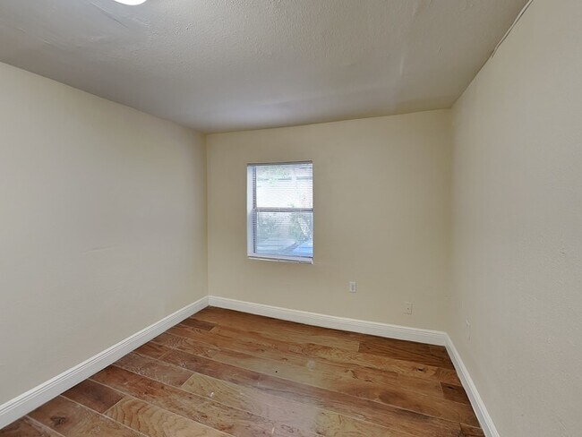 Foto del edificio - MOVE IN SPECIAL!!! Cute 2/1! AVAILABLE NOW