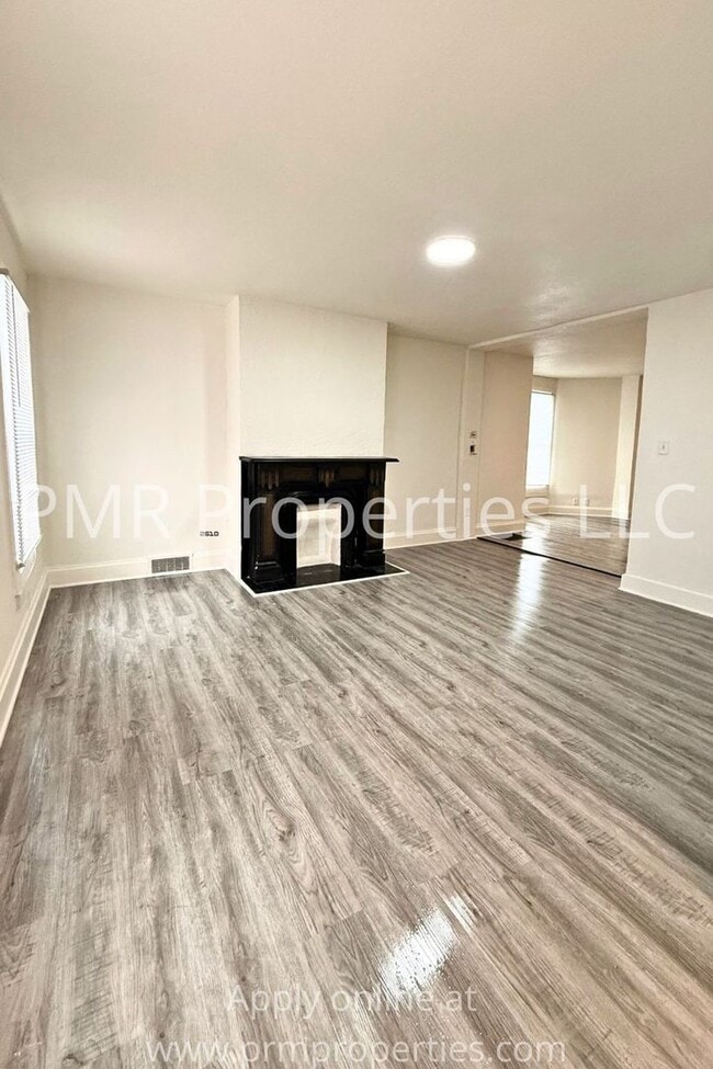 Foto del edificio - 6 Bedrooms / 3.5 Bathrooms House