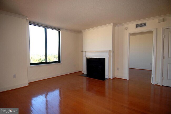 Building Photo - 1220 N Fillmore St
