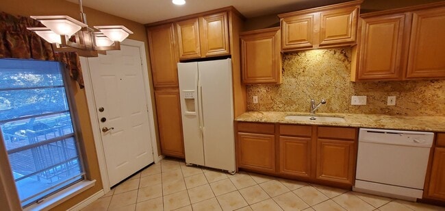 Foto del edificio - 10574 High Hollows Dr