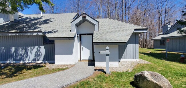 Building Photo - 116 Village Cir