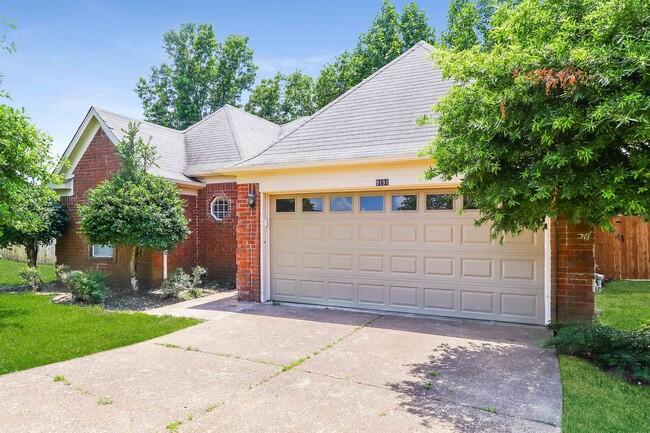 Foto del edificio - 9191 Fletcher Wood Dr