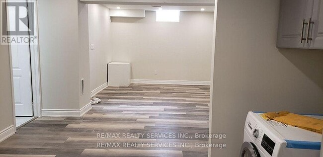 Building Photo - 34 Interlacken Dr