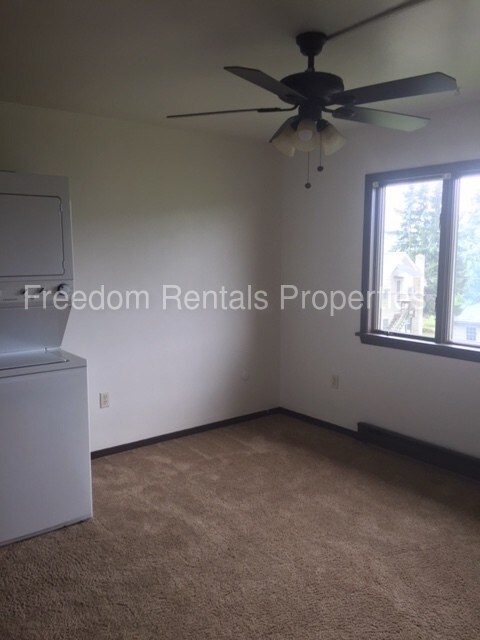 Building Photo - 241 Kates Dr