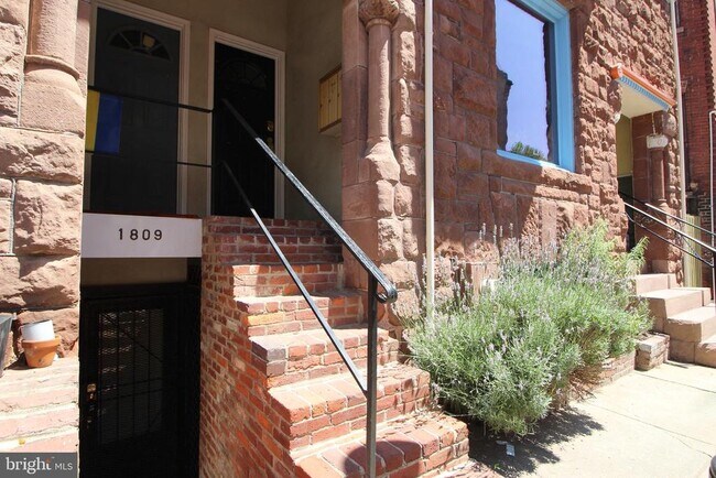 Foto del edificio - 1809 Riggs Pl NW