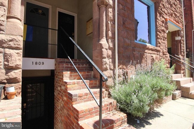 Building Photo - 1809 Riggs Pl NW