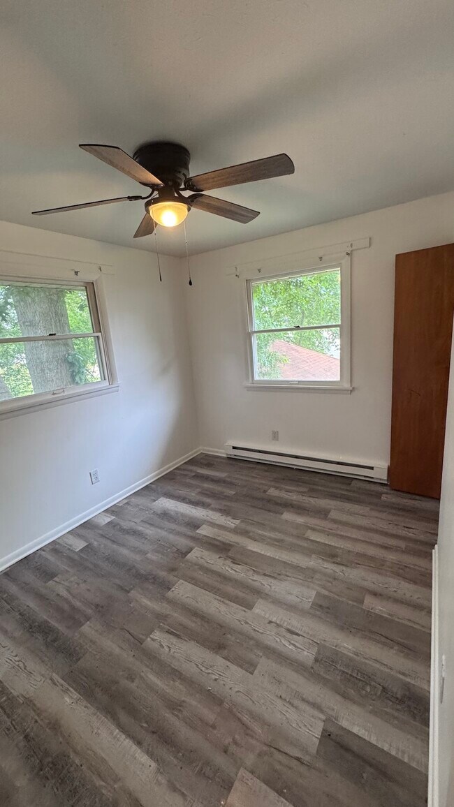 Foto del edificio - 3741 Woodford Ave NW
