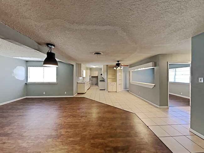 Building Photo - 6420 Scottsdale Dr