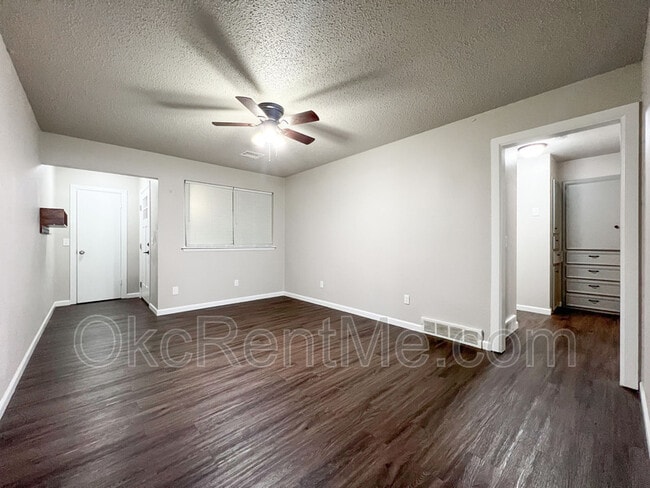 Building Photo - 106 Thompson Dr