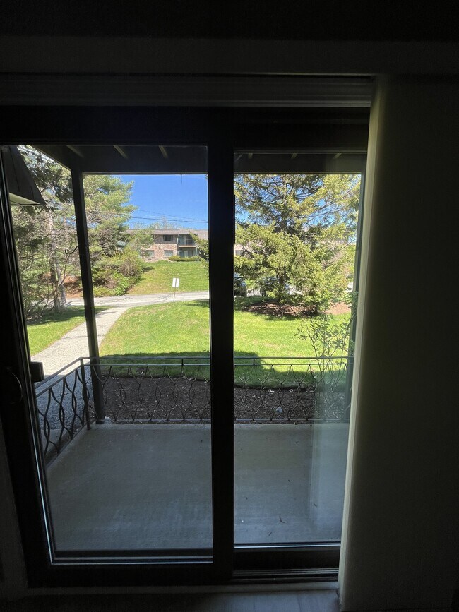 Foto del edificio - 14 Strawberry Bank Rd