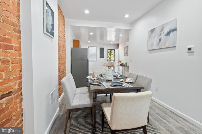 Foto del edificio - 2654 Wilkens Ave