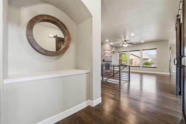 Foto del edificio - Stunning 5-Bedroom Rancher in Flying Horse!!