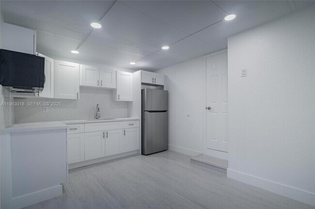 Foto del edificio - 595 NW 139th Terrace