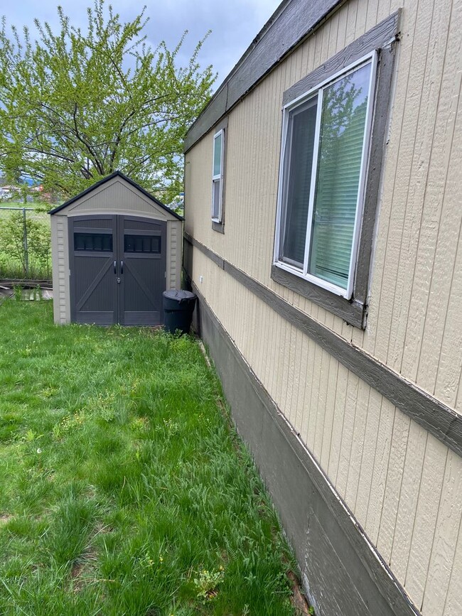 Building Photo - Two Bedroom 1 Bath Mobile