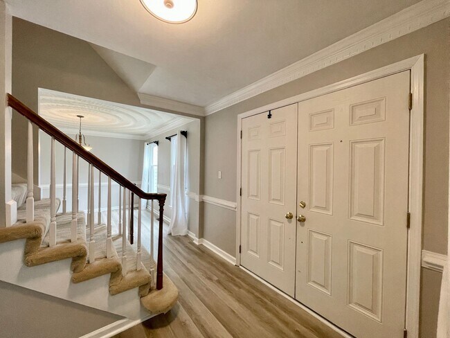 Building Photo - Available NOW! A 4-6 Bedroom Home! Attache...
