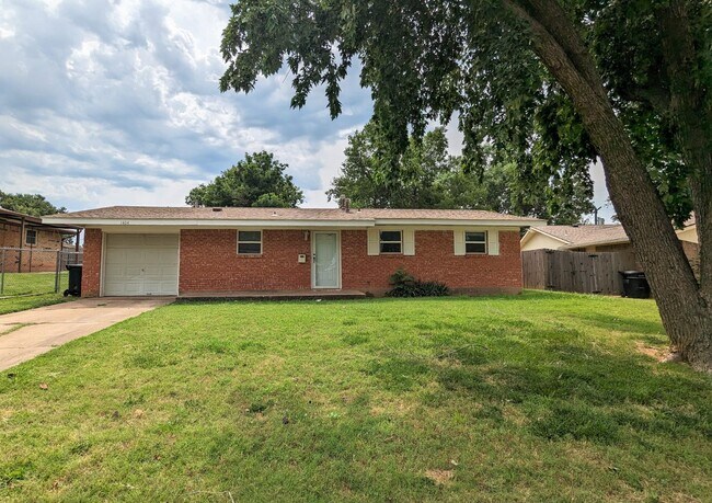 Foto del edificio - 1404 Heather Ln