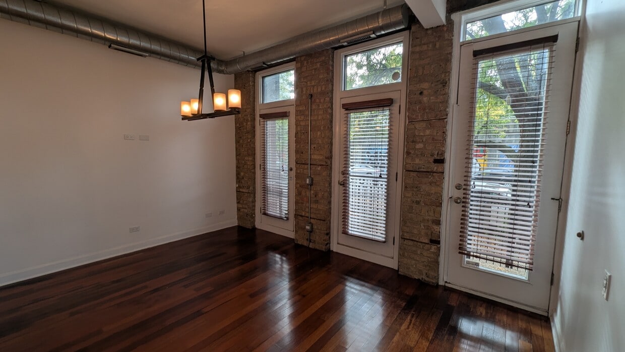 Foto principal - 1222 W Hubbard St