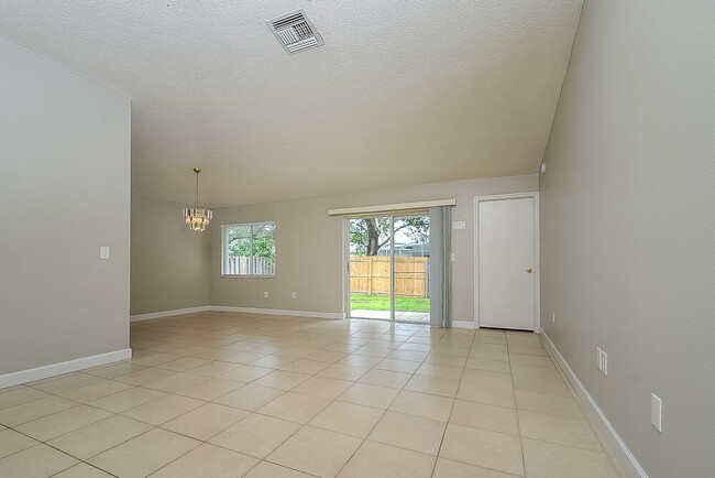 Foto del edificio - 1444 Birchstone Ave