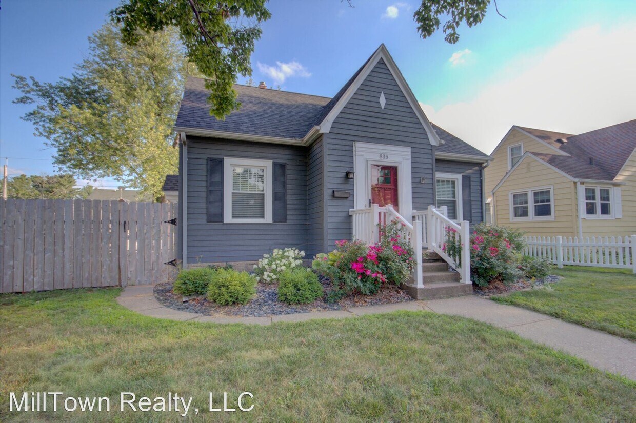 3 br, 1 bath House 835 Jones St House Rental in Bettendorf, IA