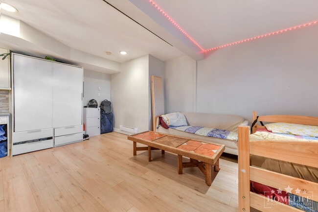 Building Photo - Spacious 2 Bedroom 1 Bathroom Basement Suite for Rent – North Delta