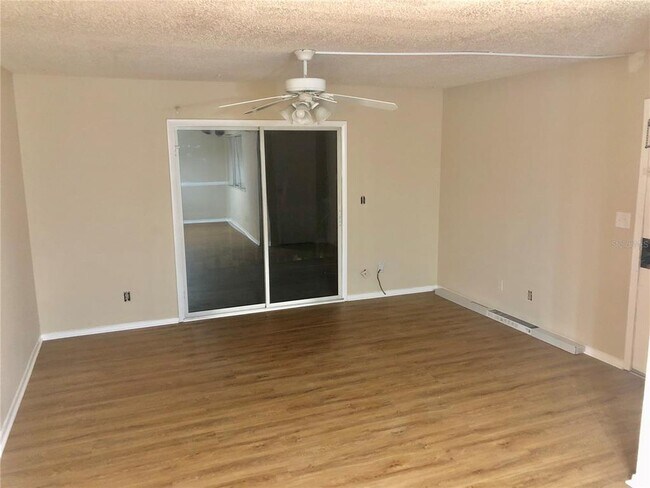 Foto del edificio - 6519 W Newberry Rd