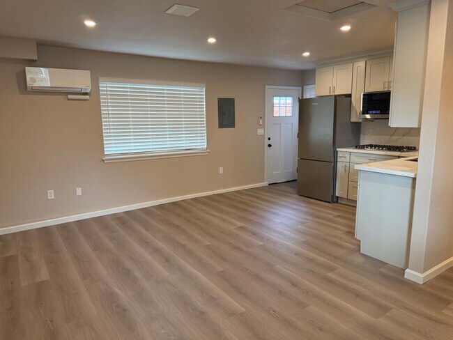 Foto del edificio - 1924 Camargo Dr