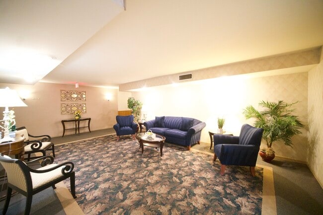 Building Photo - 7510 Farmingdale Dr