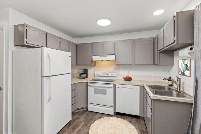 Building Photo - 4897-4897 Basswood Dr