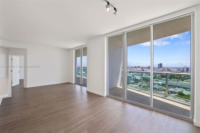 Foto del edificio - Flamingo Point 1500 Bay Road, Unit AC-2207