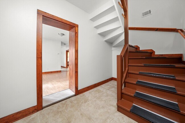 Foto del edificio - 6540 S Vernon Ave