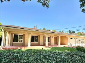 Building Photo - 2414 Sarandi Grande Dr