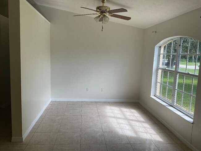 Foto del edificio - 5252 NW Gamma St