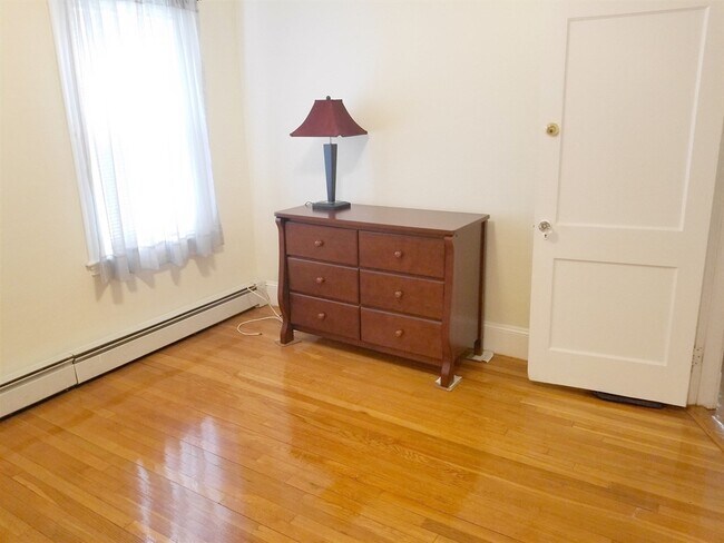 Building Photo - 10 Farrell St