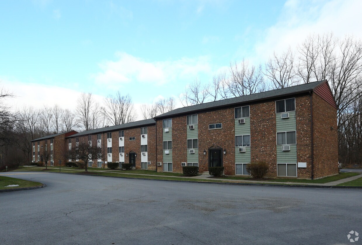 Foto principal - Oak Tree Gardens Apartments