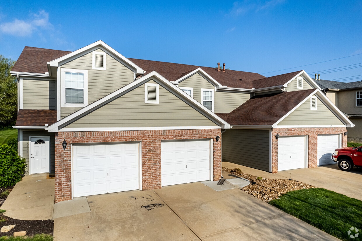 Primary Photo - PineCrest Townhomes