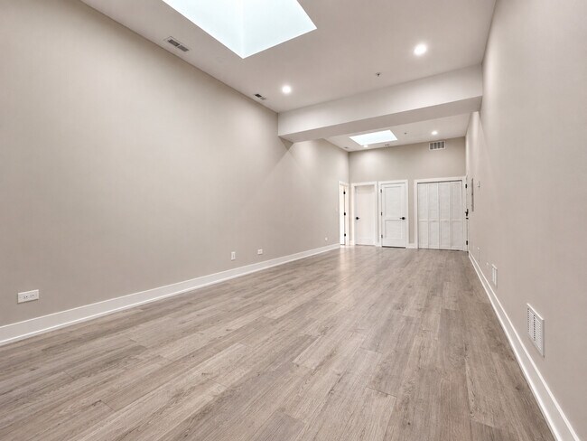 Foto del edificio - 3214 W Lawrence Ave