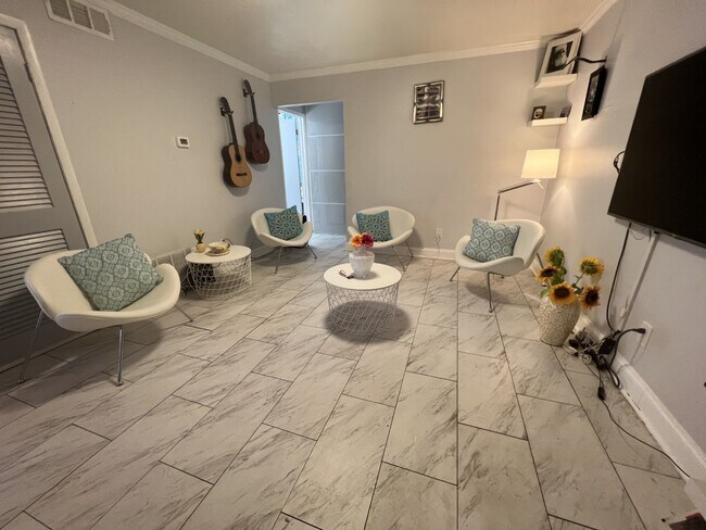 Apt 4 - 2415 Lawrenceville Hwy