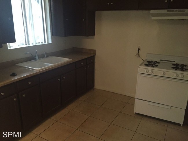 Foto del edificio - 832 W mines Ave