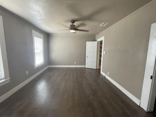 Foto del edificio - 203 W Purdom