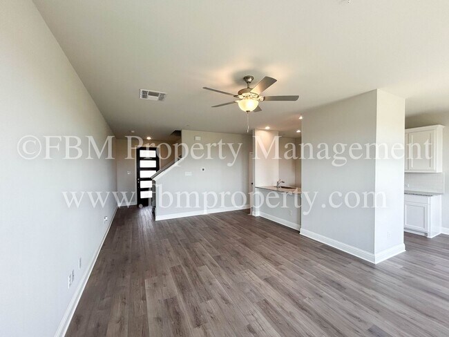 Building Photo - 2903 Layla Drive - Beautiful 3 Bedroom, 2....