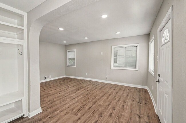 Building Photo - 1842 E 77th St