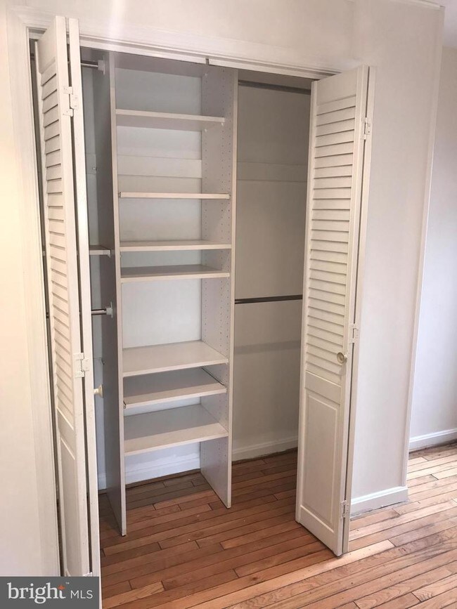 Foto del edificio - 1336 1/2 L St SE