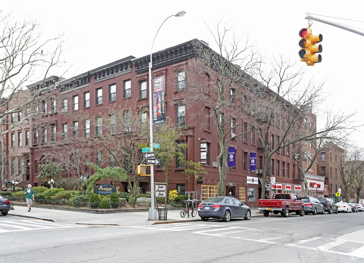 Primary Photo - 106 1st Pl