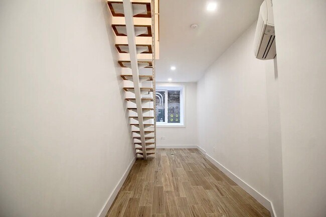 Foto del edificio - 223 E 96th St