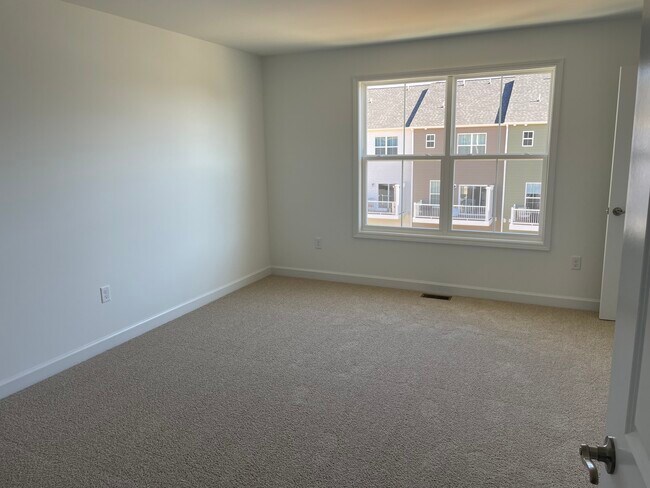 Dormitorio con baño privado - 200 Colony Ave