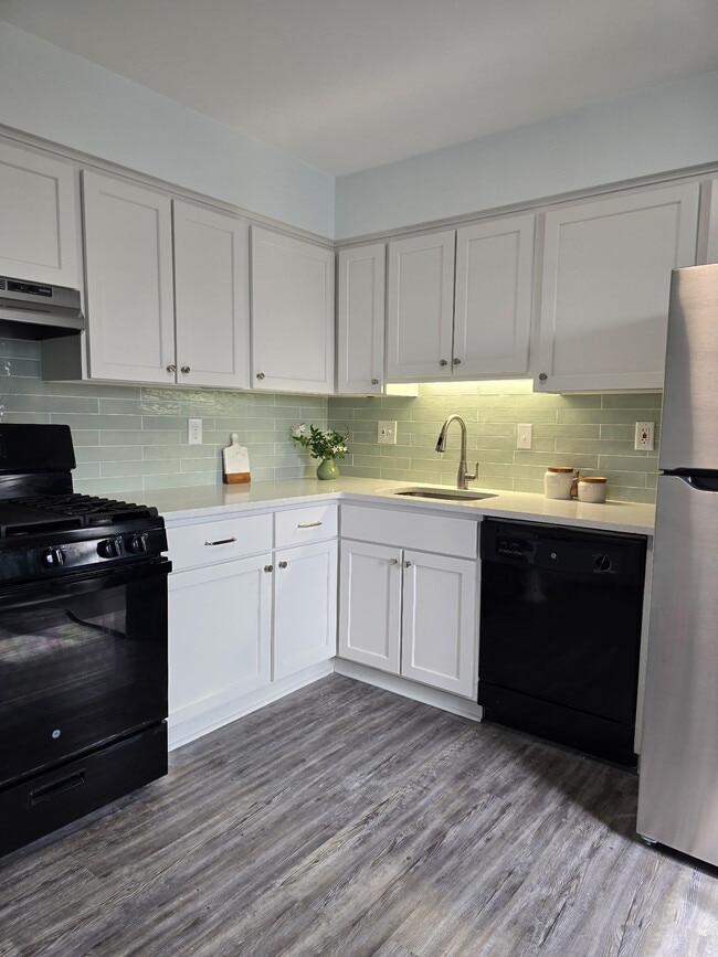 Building Photo - 108 Seaside Ave